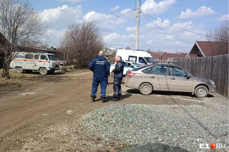 На участке жилого дома многодетной семьи нашли боеприпас