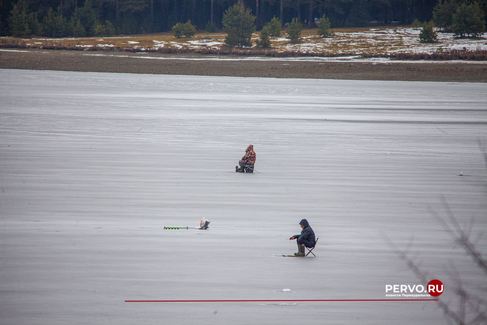 На водоемах самый опасный период. Хрупкий лед