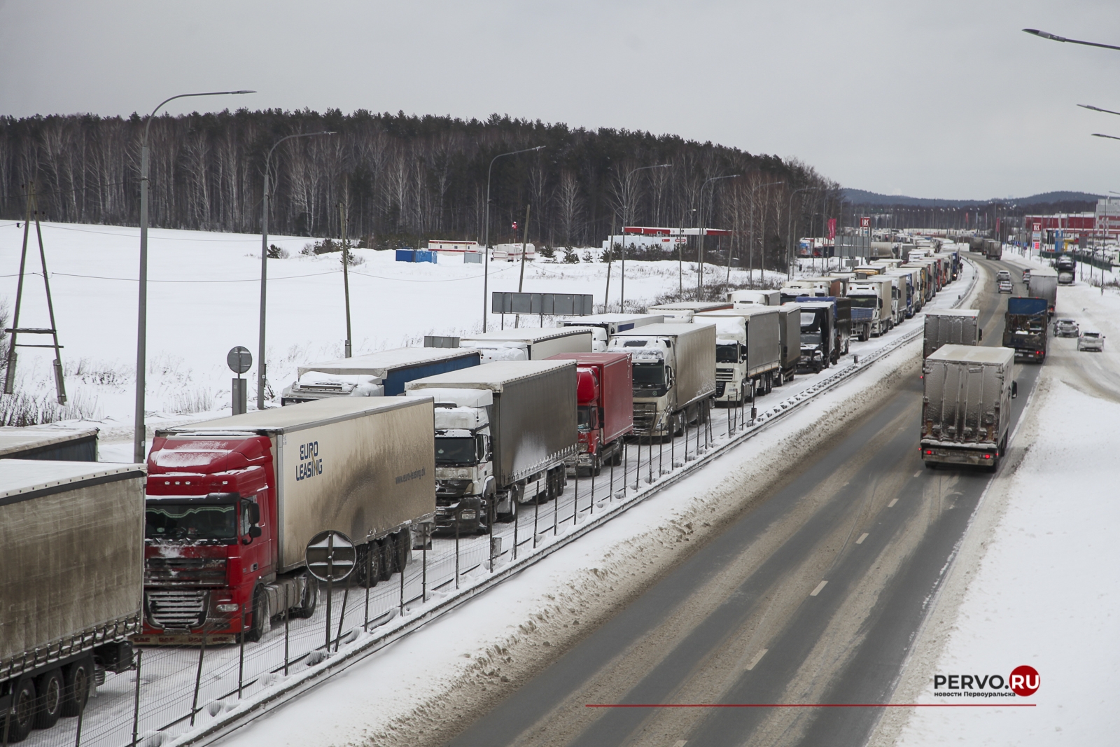 Дорога из Екатеринбурга в Первоуральск занимает почти два часа