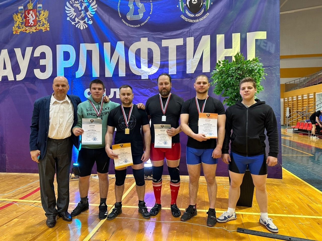 Первоуральские пауэрлифтеры взяли призовые места на СИЛЕ УРАЛА