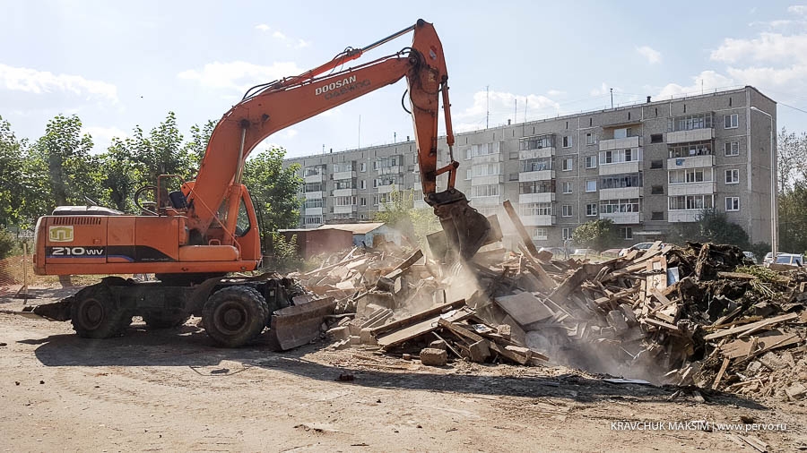 В Первоуральске сносят ветхие сараи