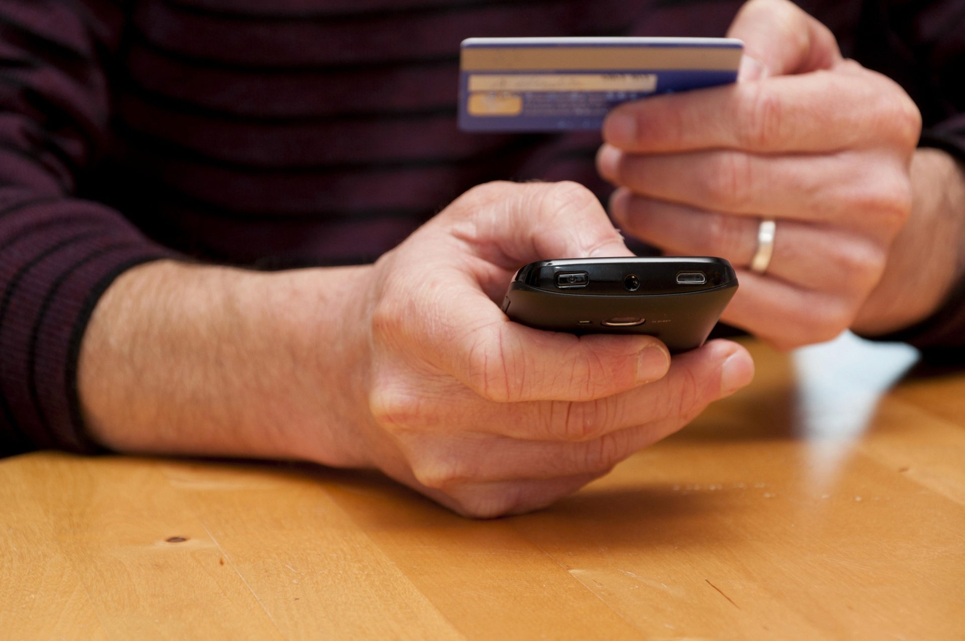 Телефонные мошенники украли у врача 5000000 рублей