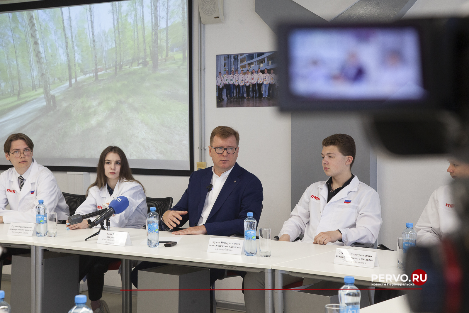 Состоялась прямая линия главы Первоуральск с представителями СМИ и студентами ПМК