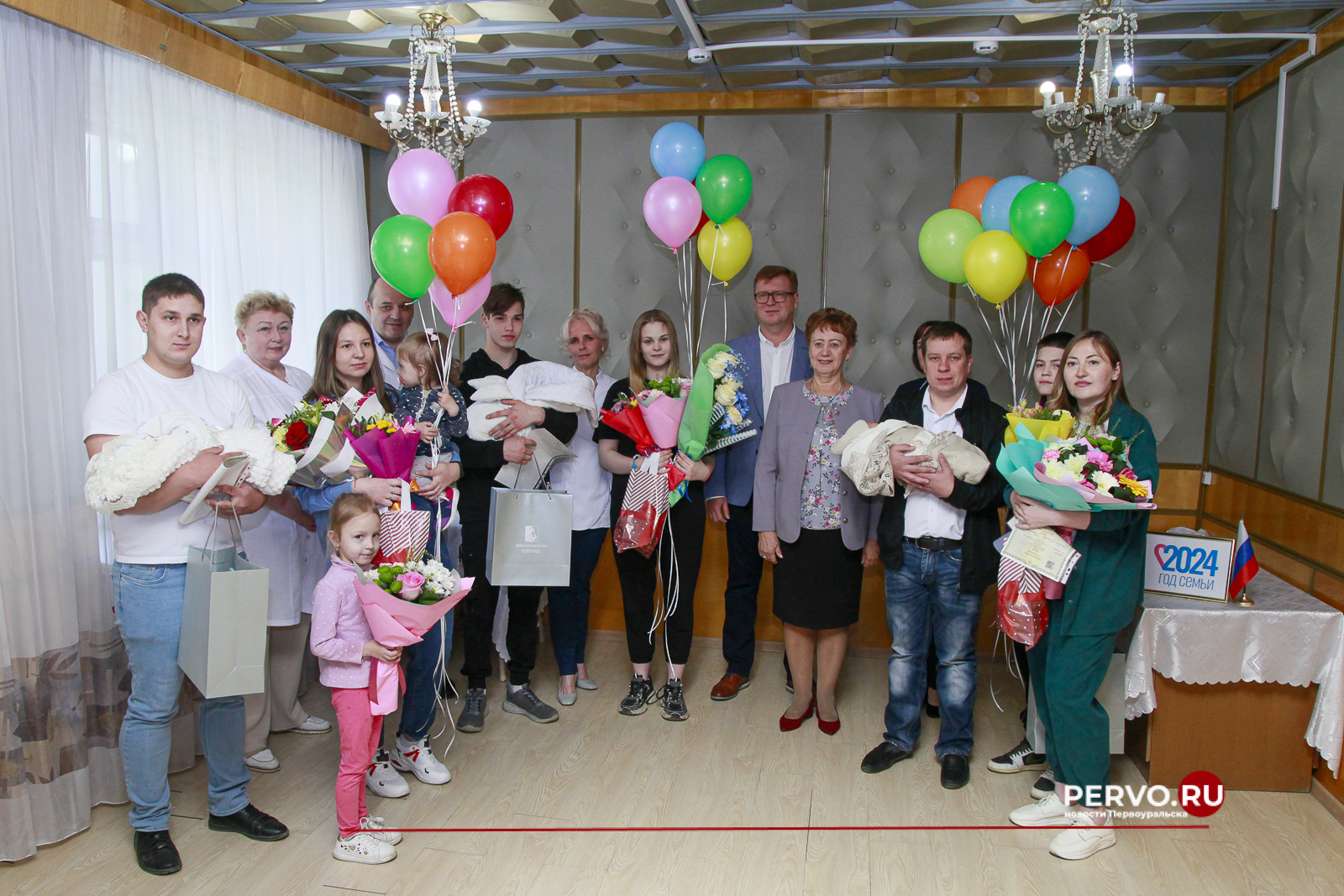 В перинатальном центре Первоуральска состоялась торжественная выписка новорожденных