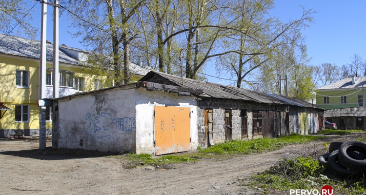 Старые сараи снесут на трех улицах Первоуральска