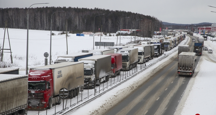 Движение грузовиков на трассе Пермь-Екатеринбург возобновлено
