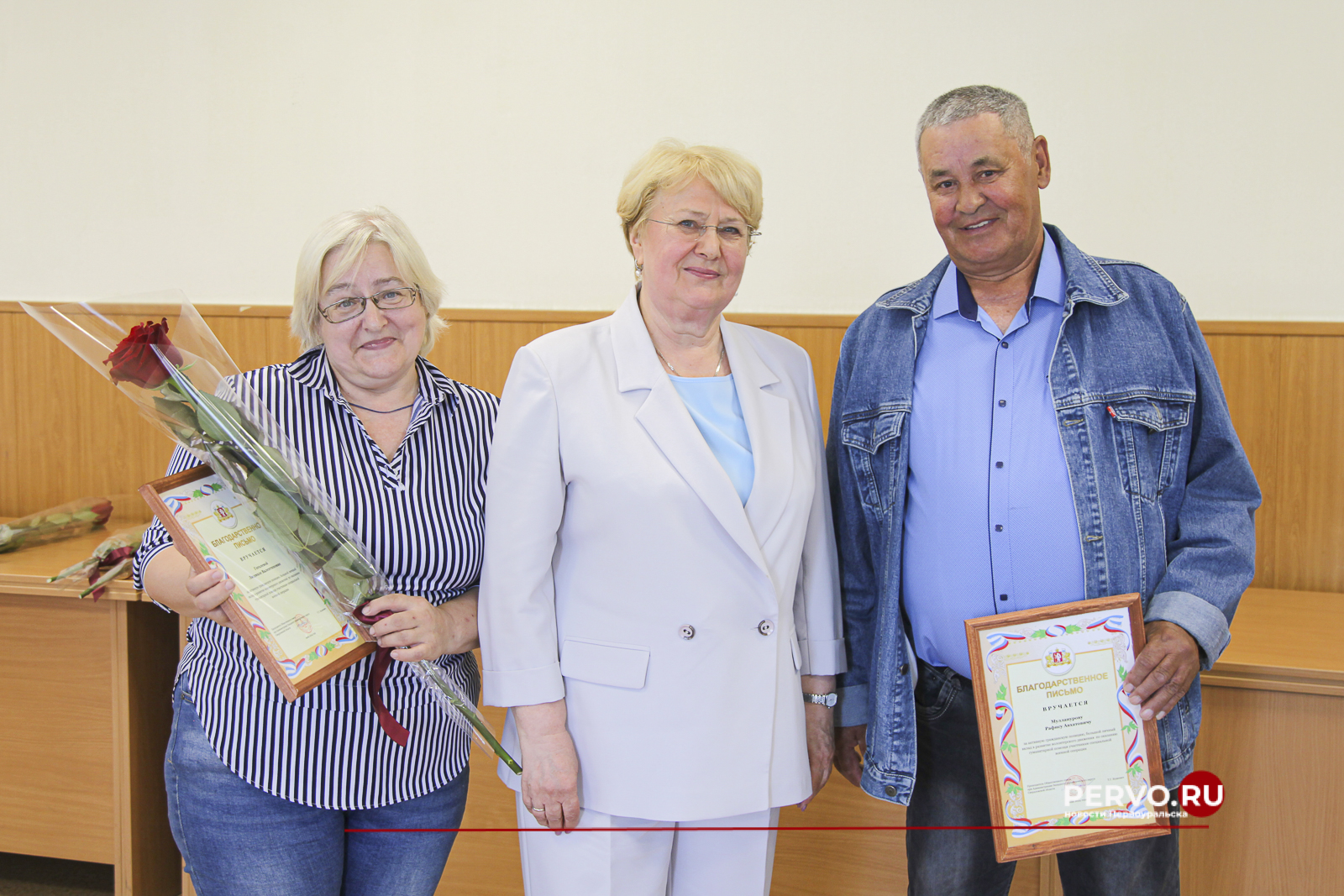 В администрации Первоуральска наградили волонтеров, оказывающих помощь участникам специальной военной операции