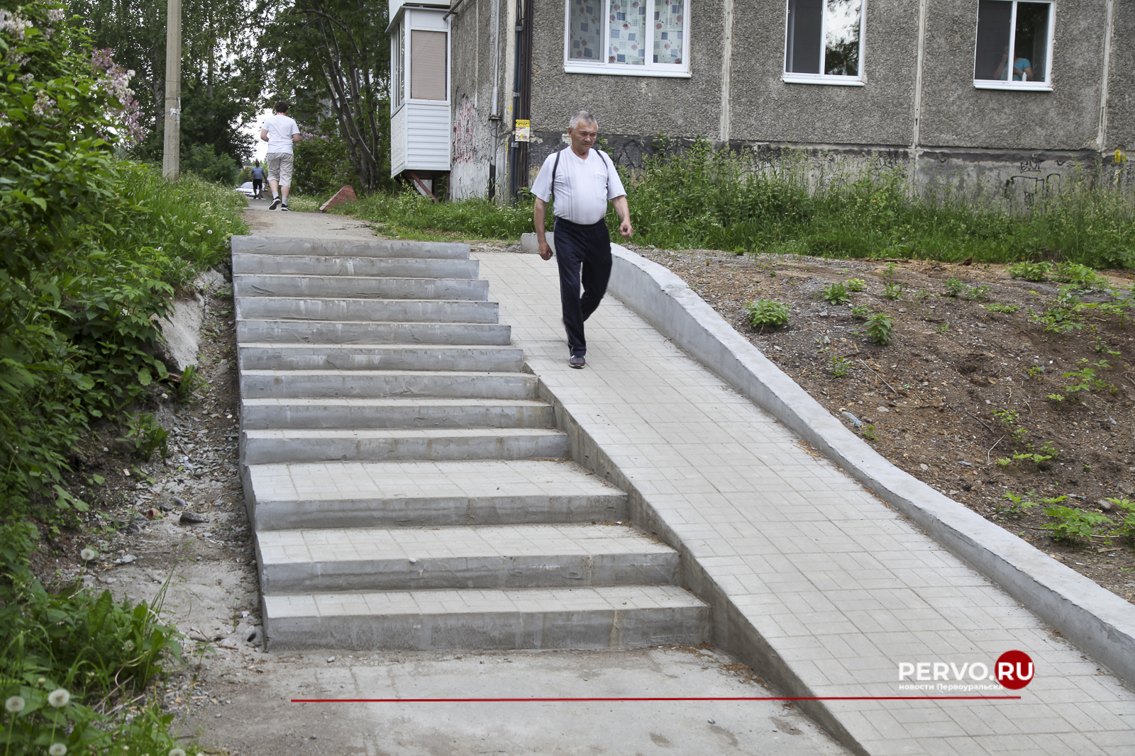 Глава городского округа Первоуральск Игорь Кабец оценил ремонт тротуаров и лестниц