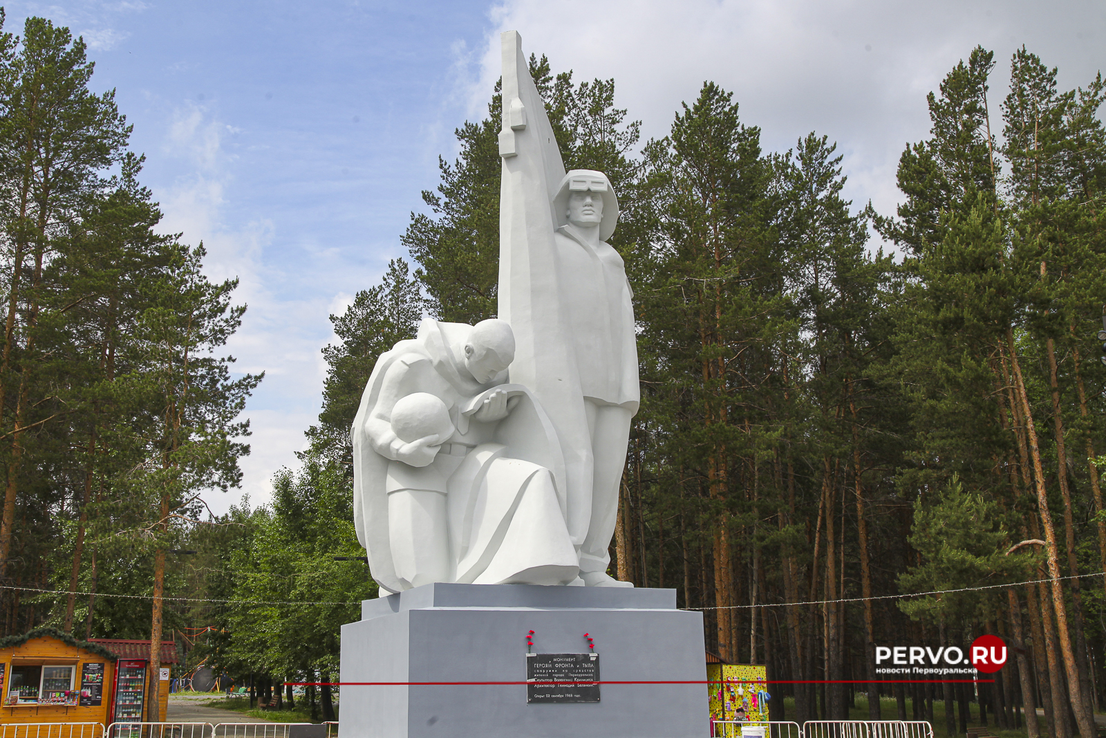 Завершается реставрация монумента «Героям фронта и тыла»