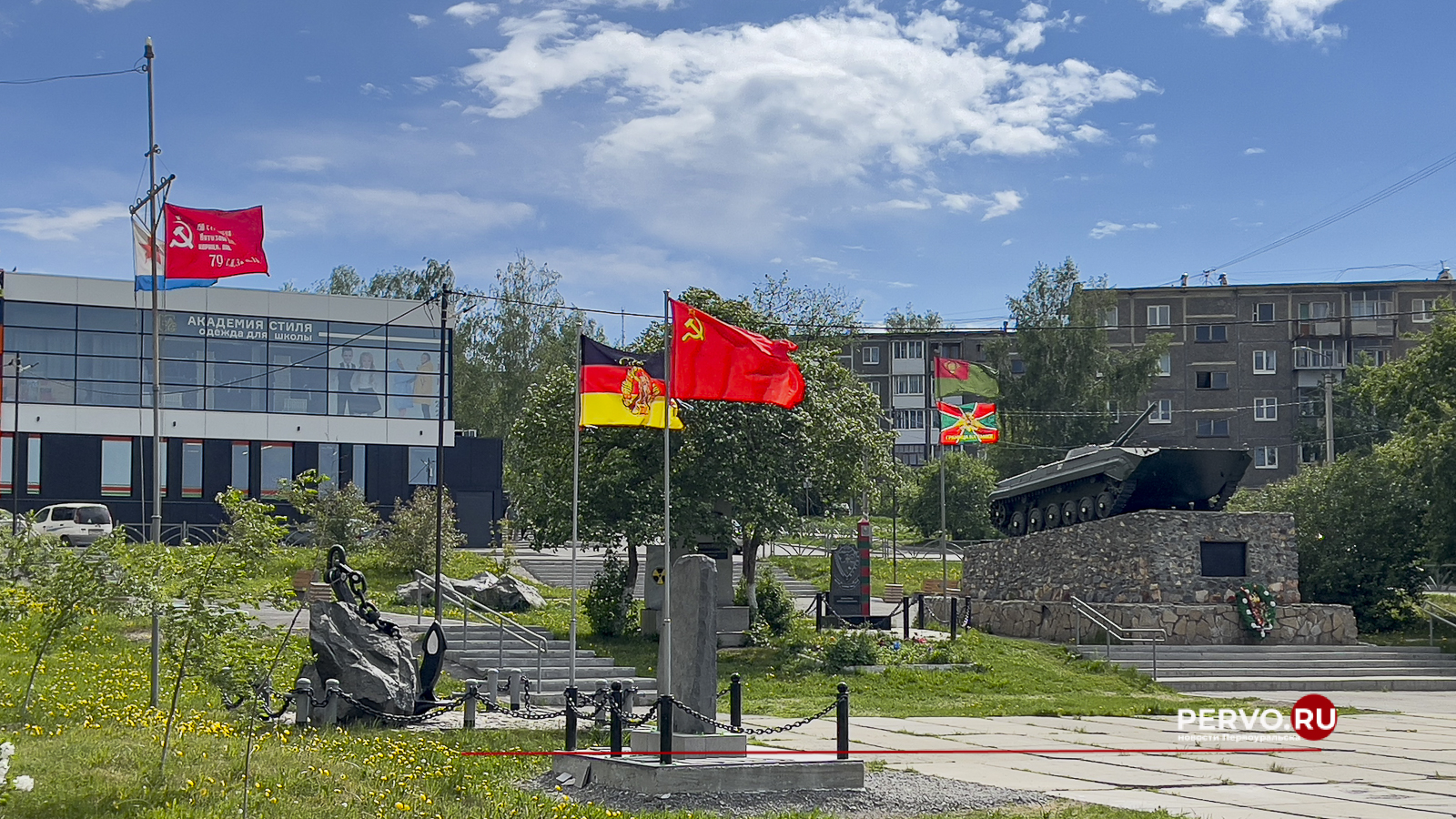 Аллее славы в Первоуральске установили памятник группе советских войск в Германии