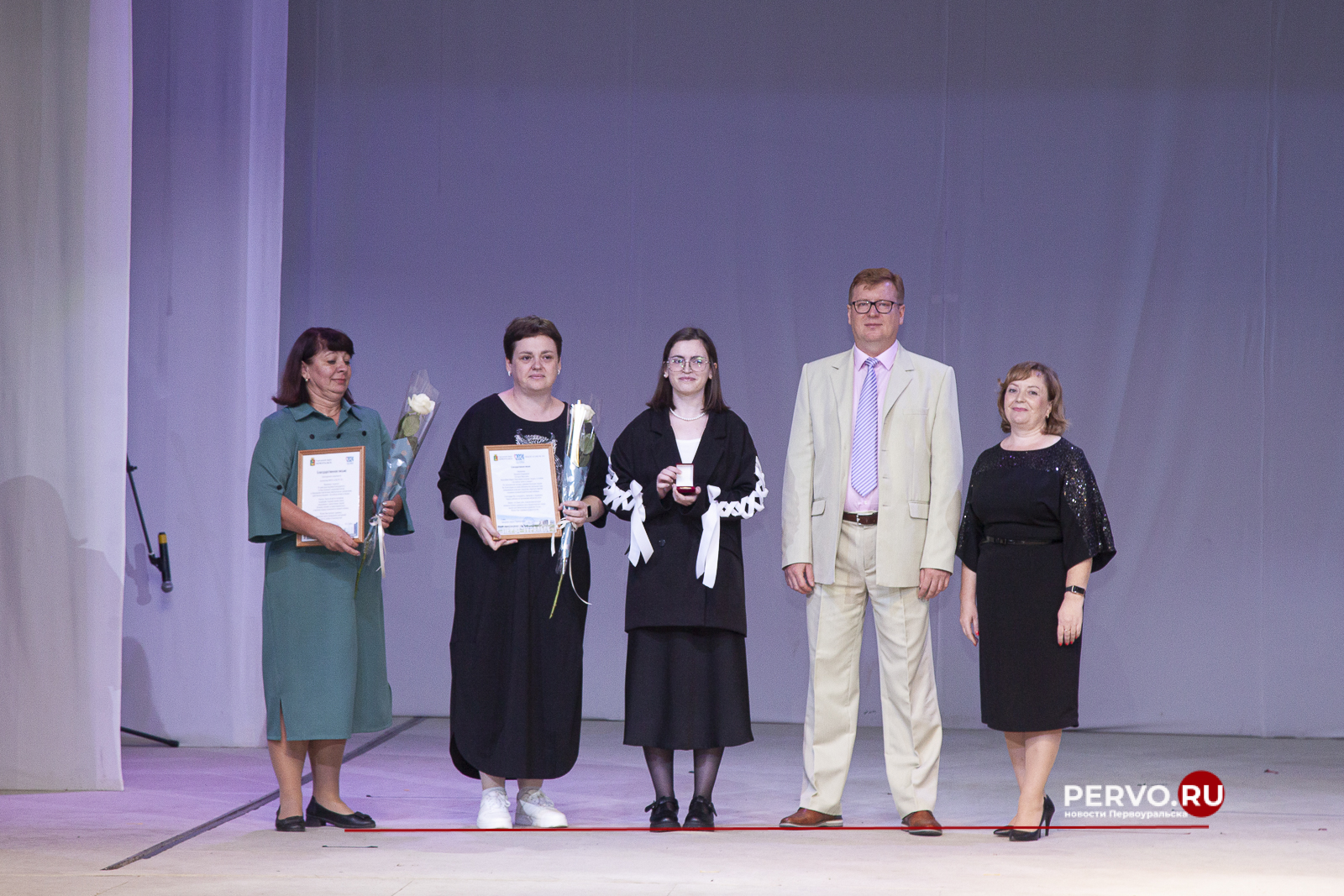 В Первоуральске 56 выпускников получили медали I и II степени «За особые успехи в учении»