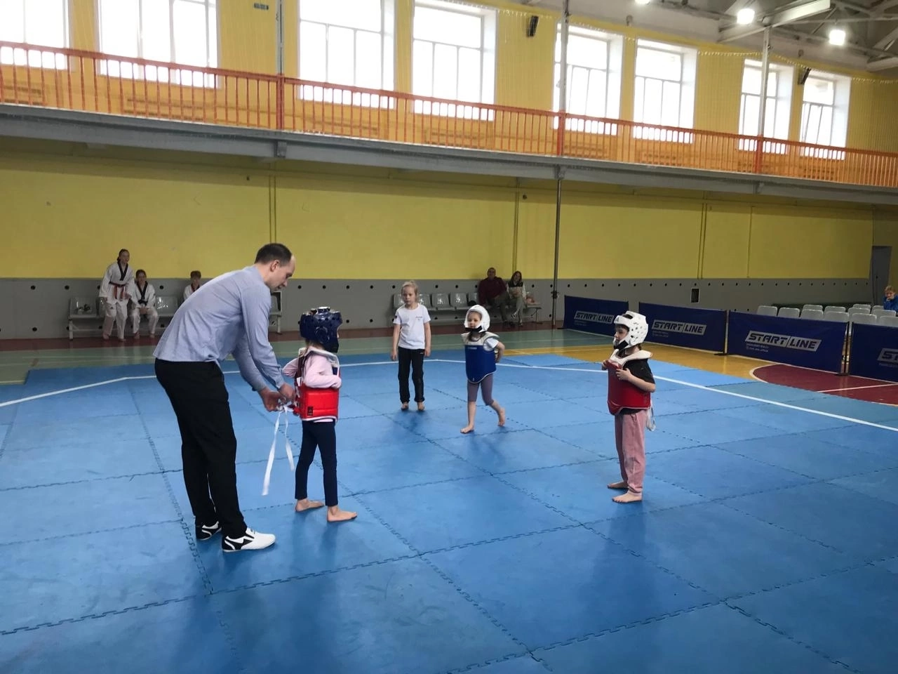 Полицейские провели спортивную тренировку с детьми