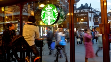 Американская сеть Starbucks планирует вернуть бренды в Россию