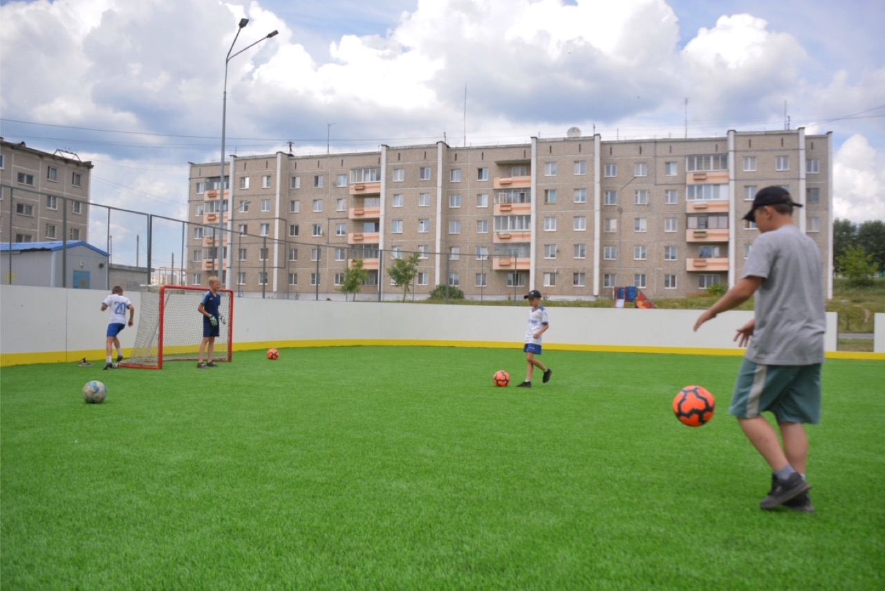 В Билимбае и на улице Строителей отремонтировали внутридворовые корты