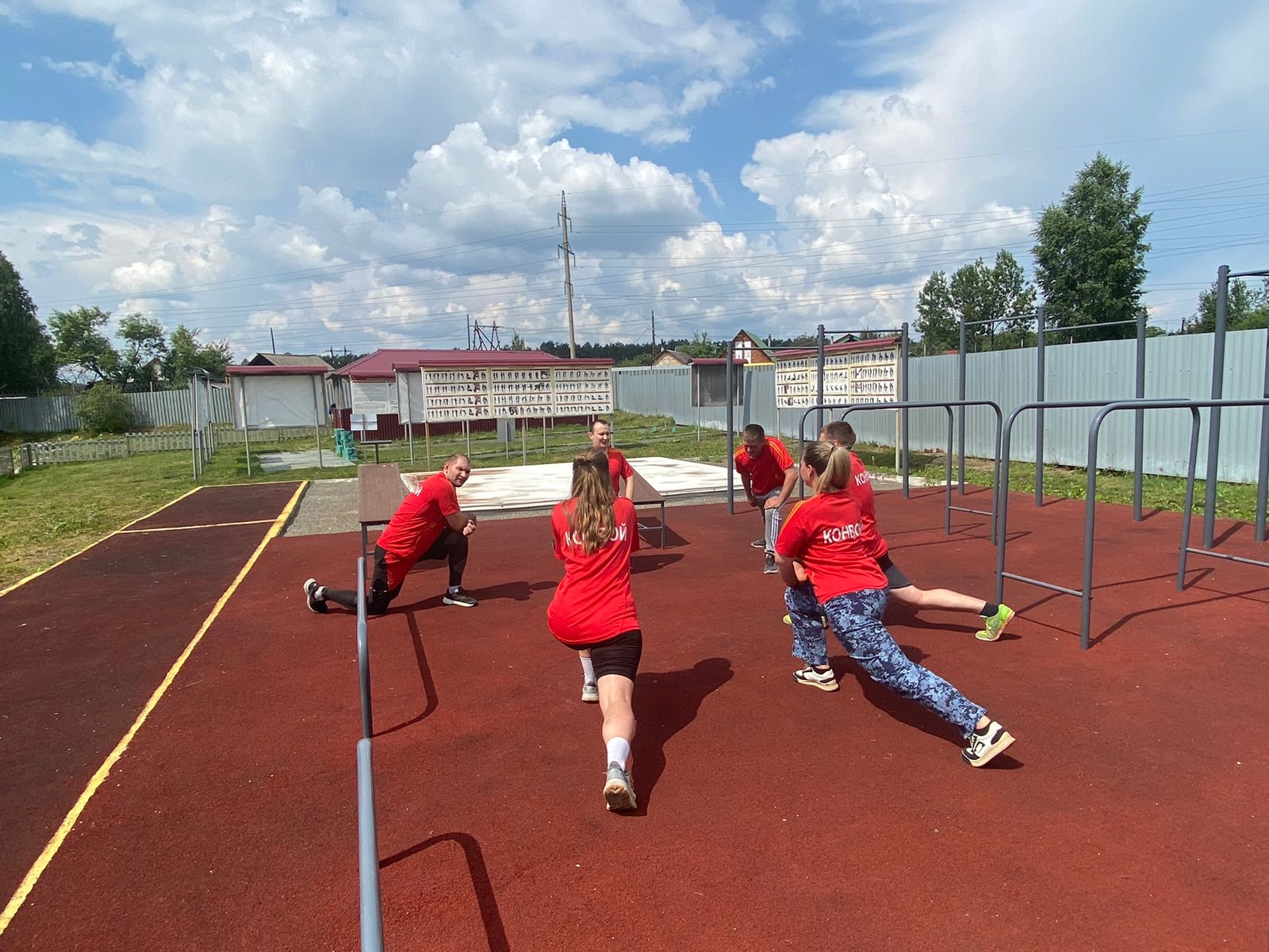 Фитнесом в обеденный перерыв занимаются сотрудники ГУФСИН