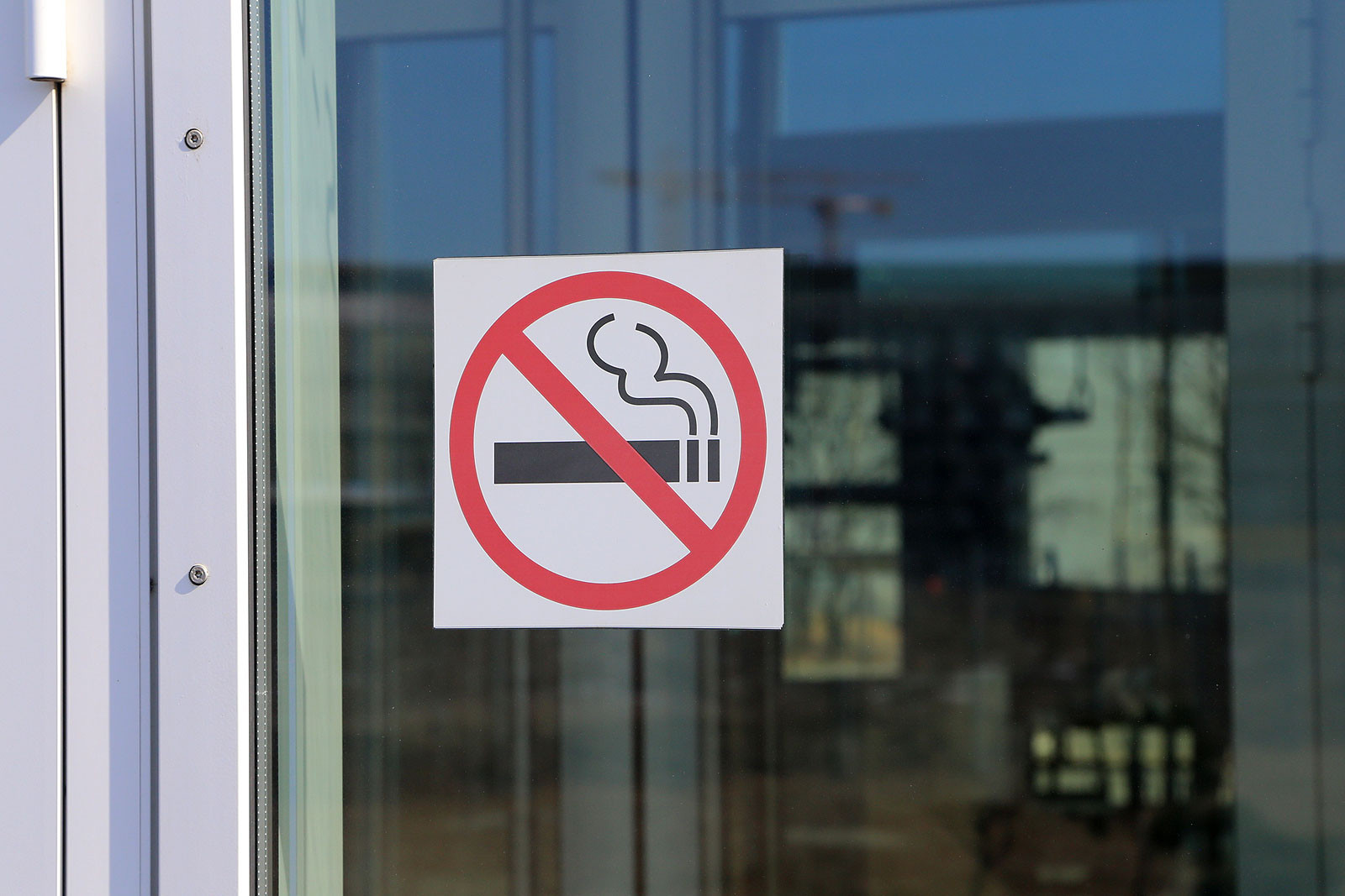 Депутаты готовят новые запреты для курильщиков
