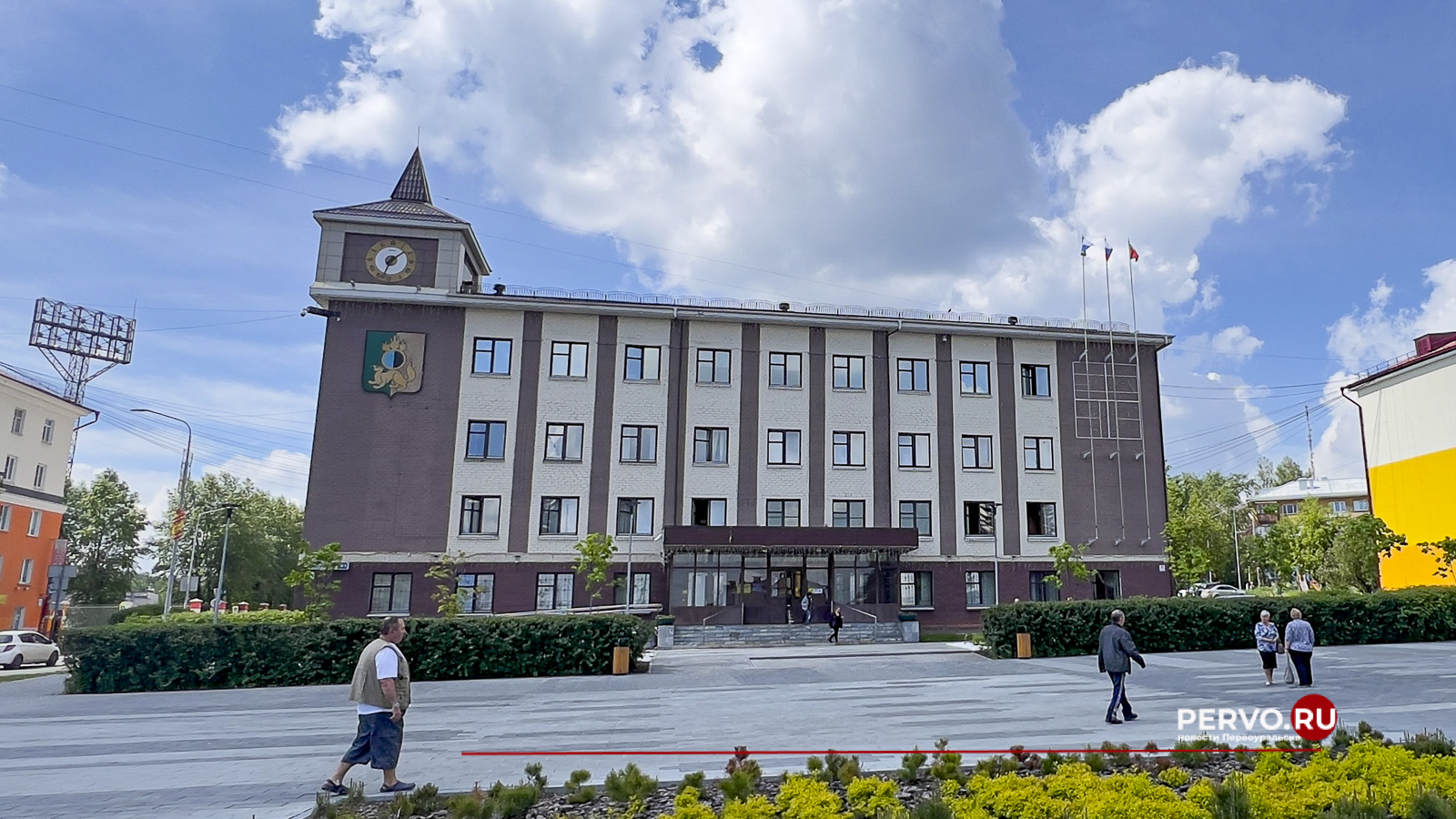 График приёма жителей в администрации города на август