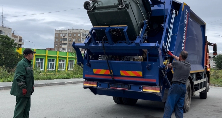К вывозу мусора в Первоуральске привлечена дополнительная техника