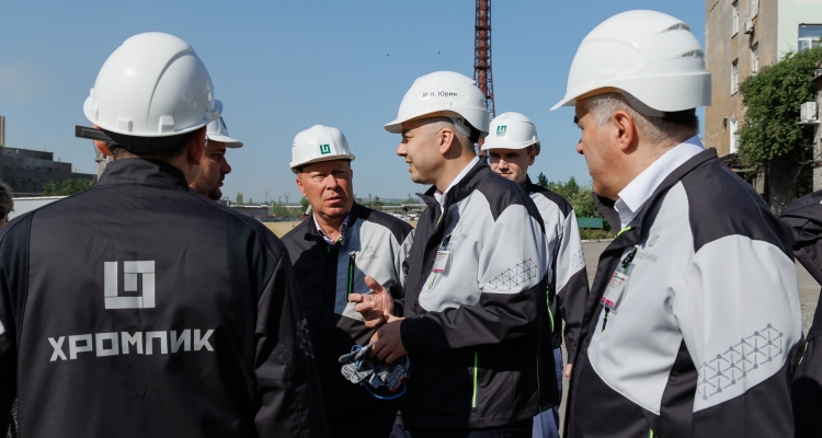 Заместитель министра промышленности и торговли РФ Михаил Юрин посетил завод «Хромпик»