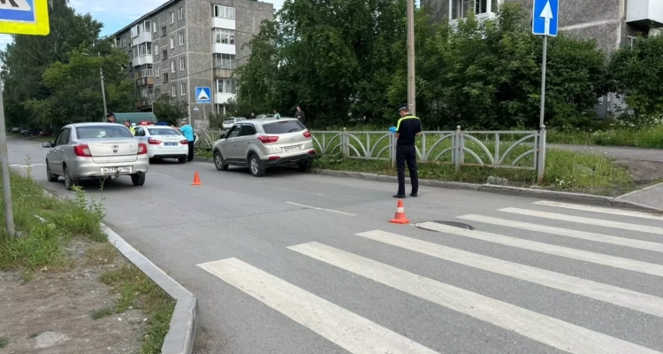 На пешеходном переходе сбили велосипедиста