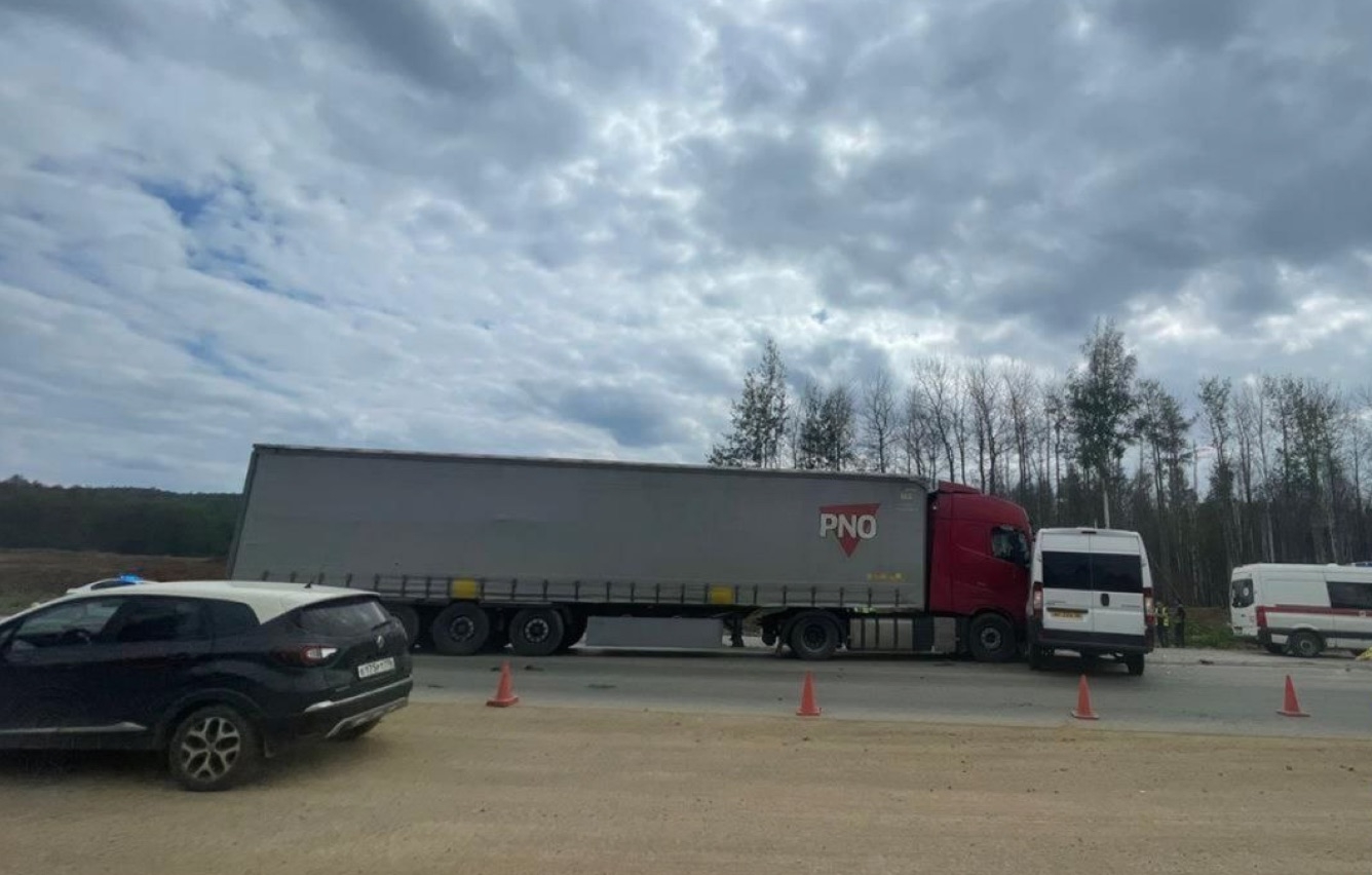 Под Первоуральском фура столкнулась с пассажирским Citroën