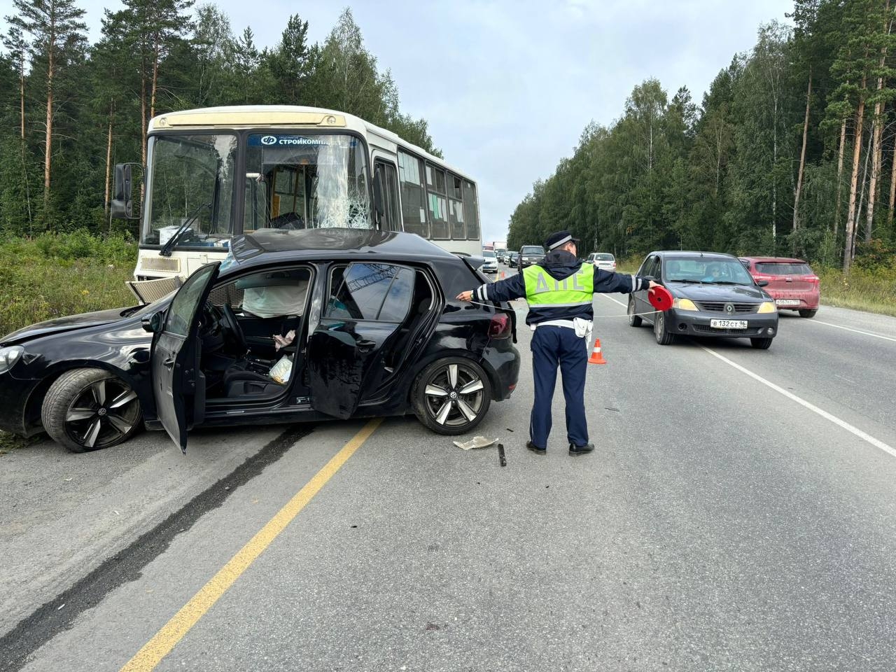 Обгон по обочине стал причиной серьёзного ДТП с автобусом