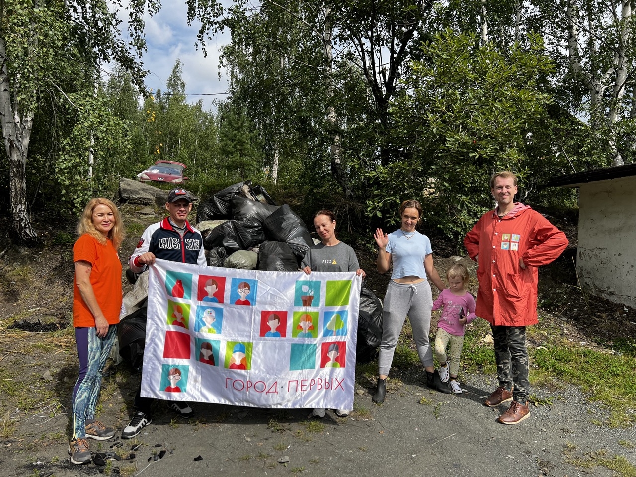 В Первоуральске активисты «Города Первых» собрали около 300 кг мусора на Магнитке 