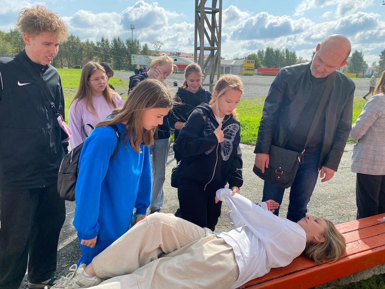 Медики детской больницы оценили навыки школьников при оказании доврачебной помощи