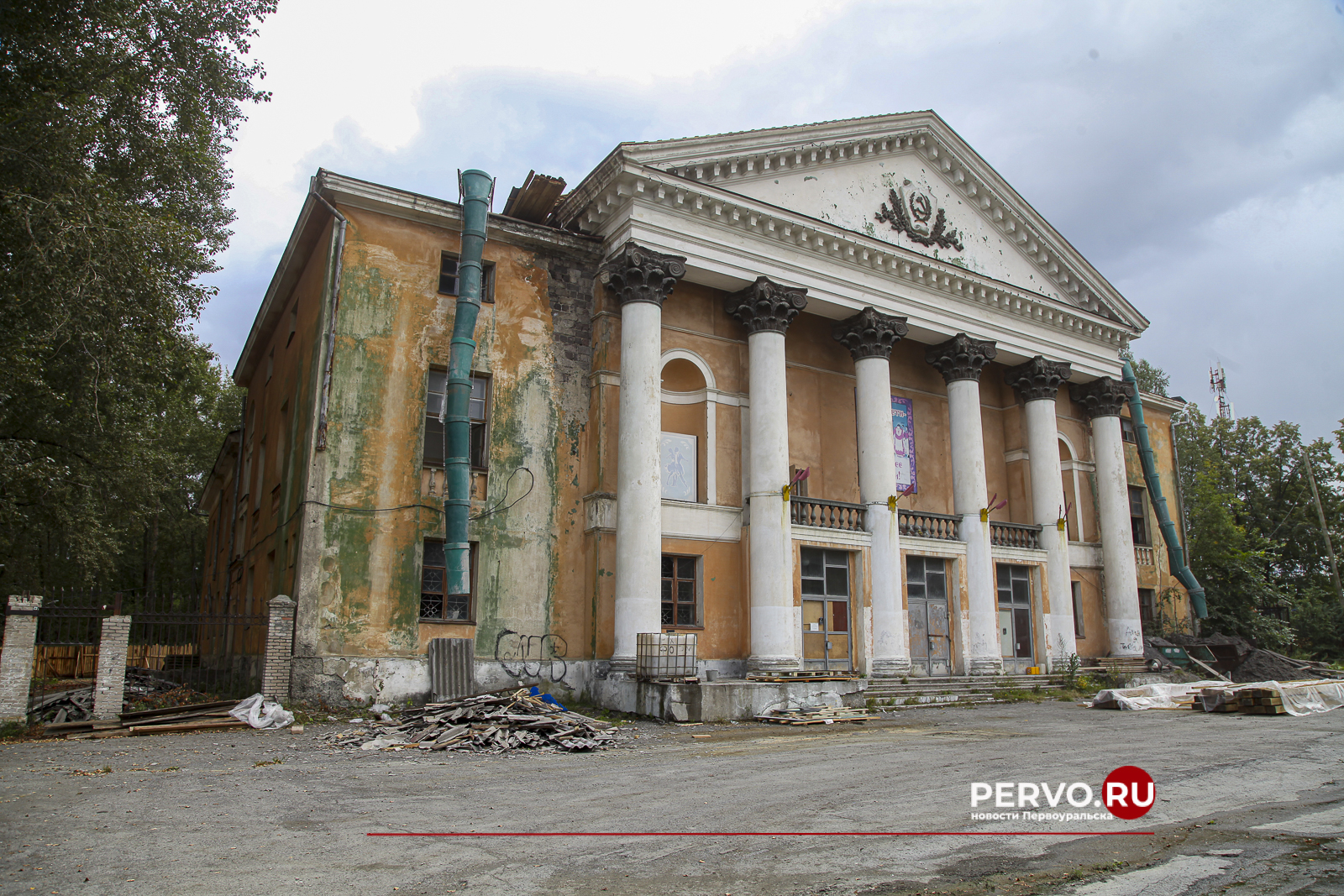 В микрорайоне Магнитка восстановливают ДК Горняк 