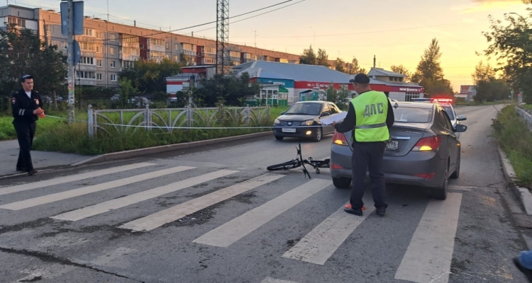 На пешеходном переходе сбили велосипедиста