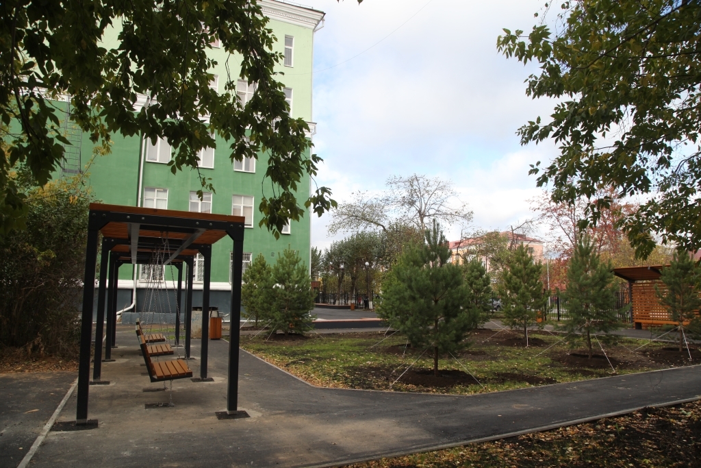 В Первоуральске благоустроены территории трех образовательных учреждений