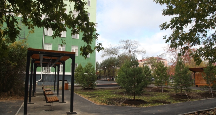 В Первоуральске благоустроены территории трех образовательных учреждений