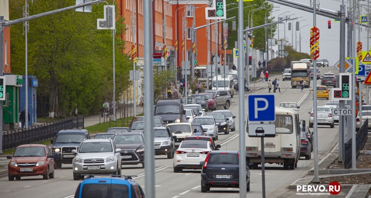 На проспекте Ильича автомобиль сбил велосипедиста. Видео