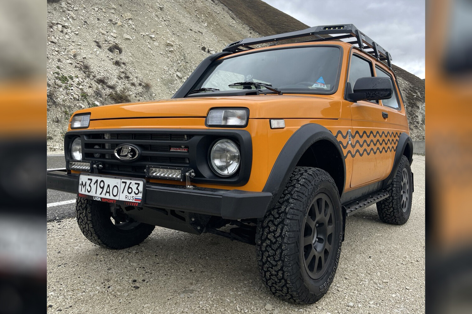 Новая Lada Niva Sport попала на фото во время горных испытаний