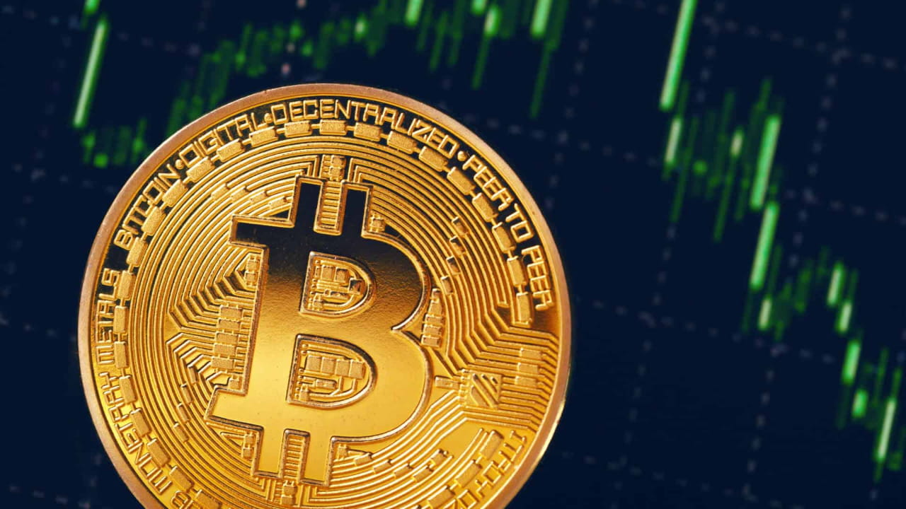 Цена биткоина обновила максимум в рублях, превысив ₽7 млн