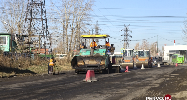 Начата укладка первого слоя асфальта на Урицкого