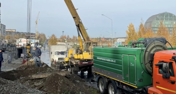 В городе продолжаются аварийно-восстановительные работы на коллекторе