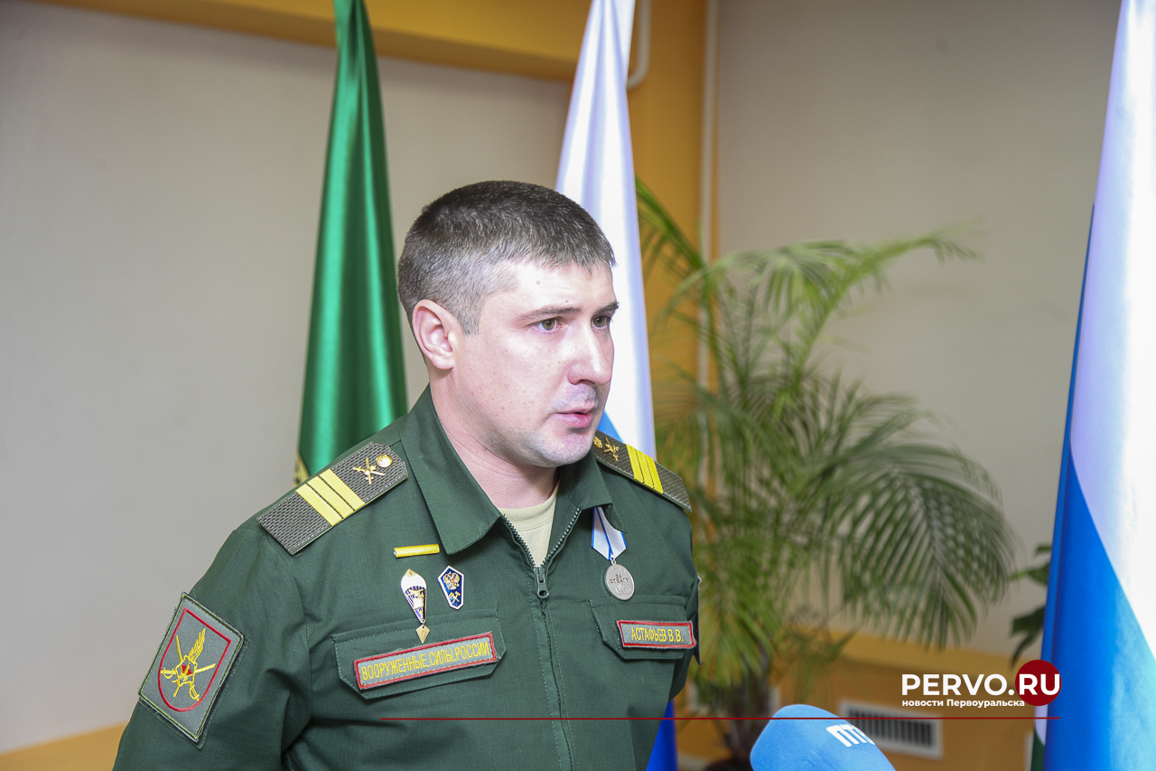 В Первоуральске школьники плетут маскировочные сети