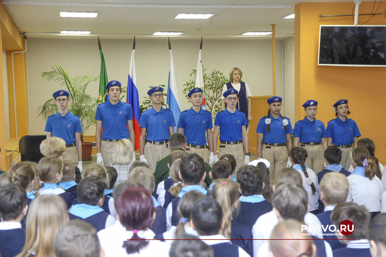 В Первоуральске школьники плетут маскировочные сети