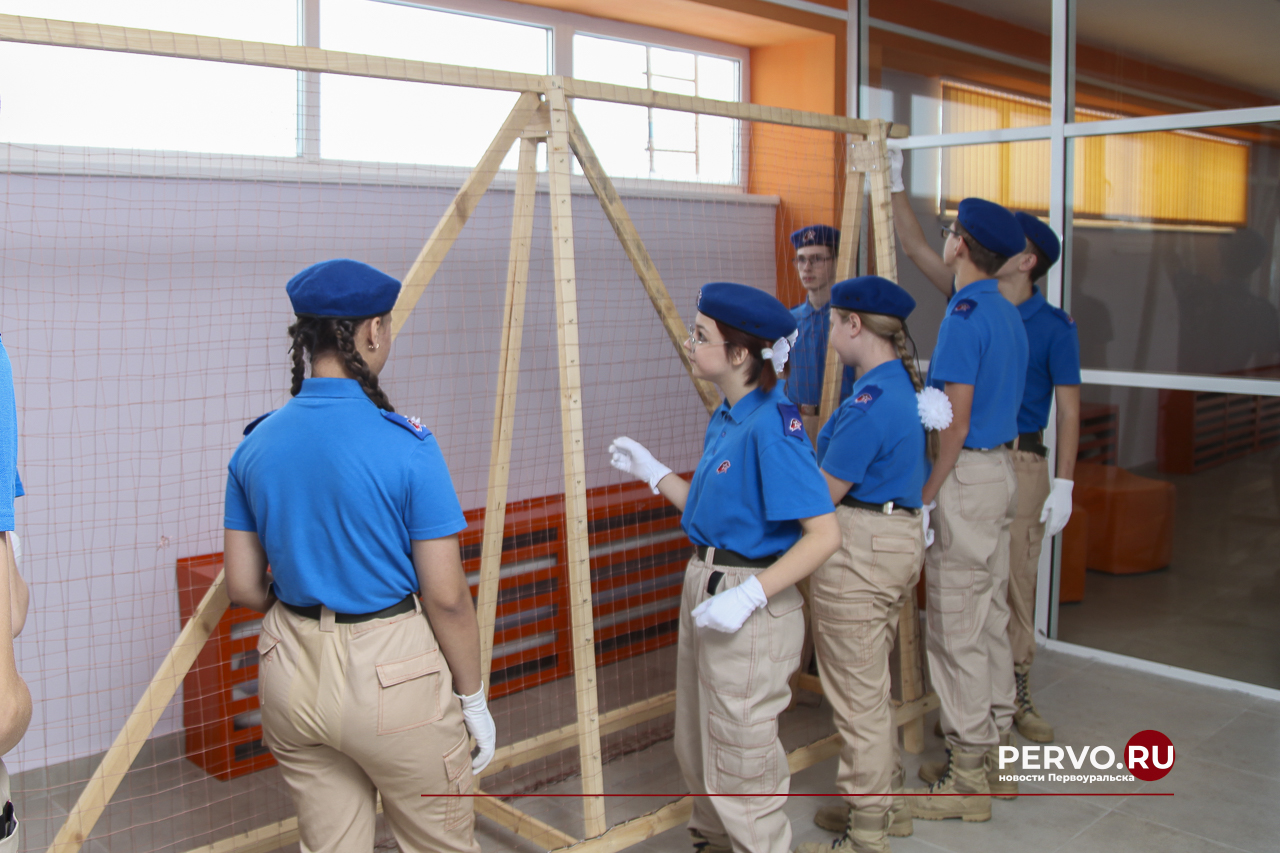 В школе №6 ученики плетут маскировочные сети