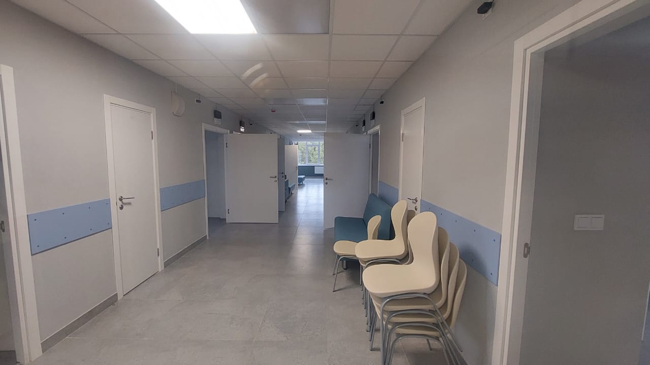 Благодаря нацпроекту «Здравоохранение» в Первоуральске продолжается благоустройство поликлиник, ОВП и ФАП