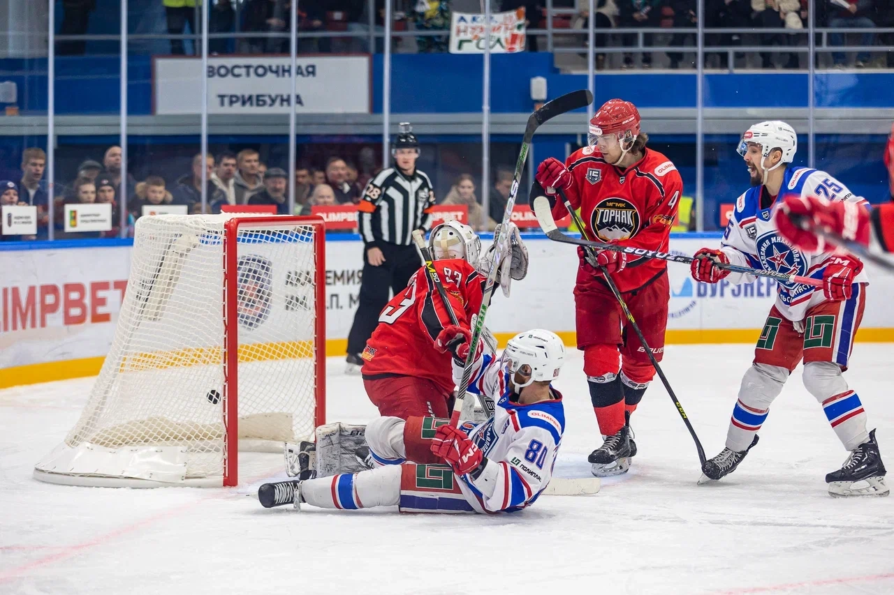 В Ледовом дворце состоялся матч Чемпионата Всероссийской хоккейной лиги