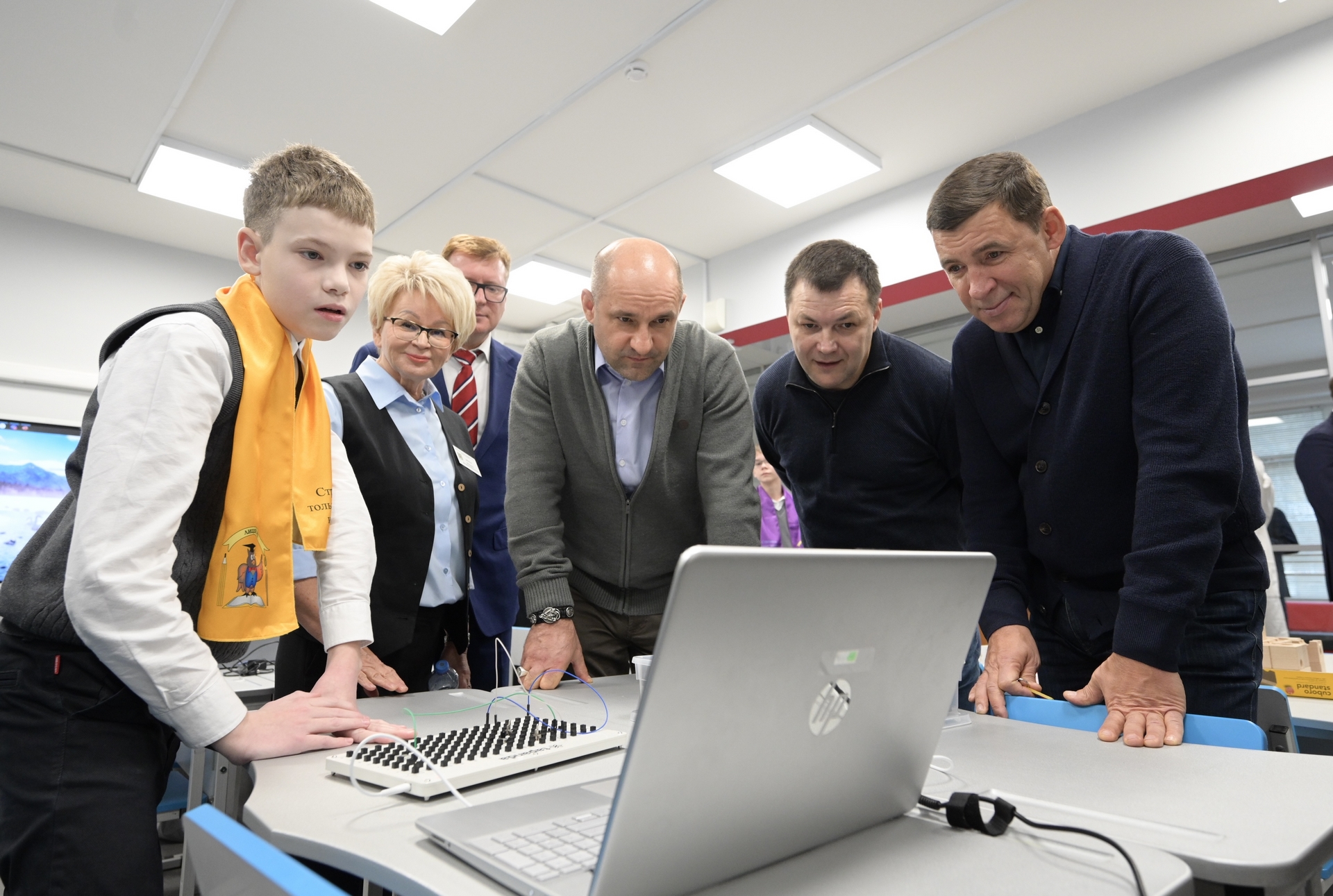 Губернатор Свердловской области Евгений Куйвашев и полномочный представитель Президента в Уральском федеральном округе Артём Жога 13 ноября совершили рабочую поездку в Первоуральск