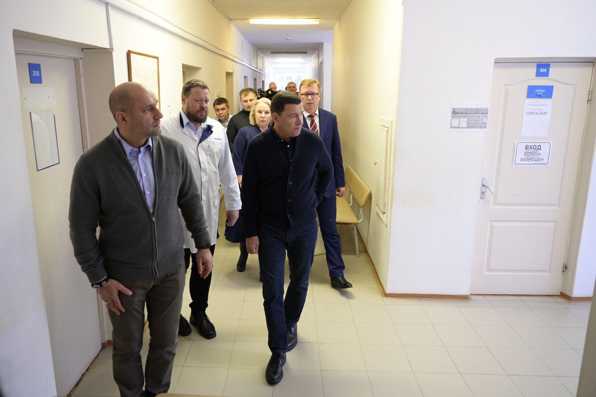 Губернатор Свердловской области Евгений Куйвашев и полномочный представитель Президента в Уральском федеральном округе Артём Жога 13 ноября совершили рабочую поездку в Первоуральск