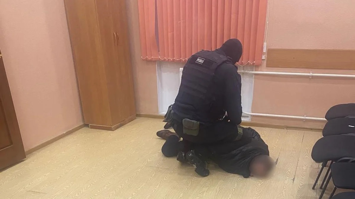 ФСБ задержали двух жителей Первоуральска за взятку чиновнику