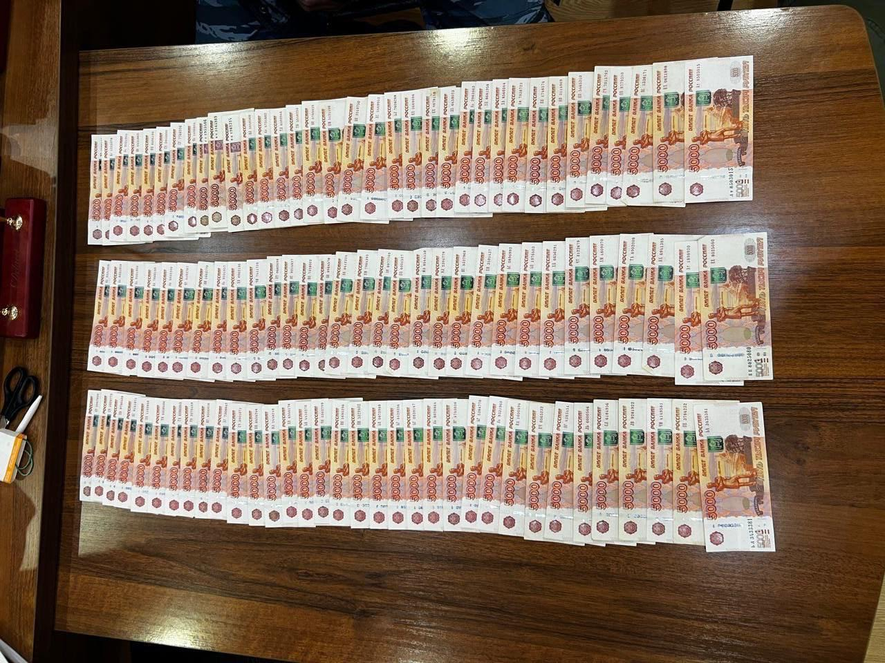 ФСБ задержали двух жителей Первоуральска за взятку чиновнику