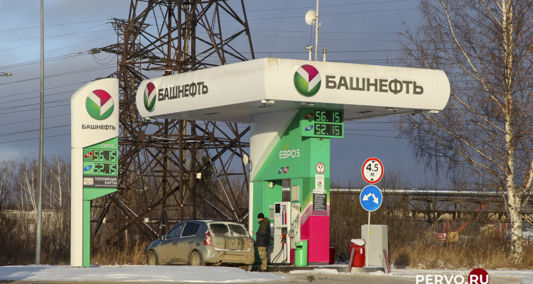 В Первоуральске цены на бензин за месяц поднимали пять раз