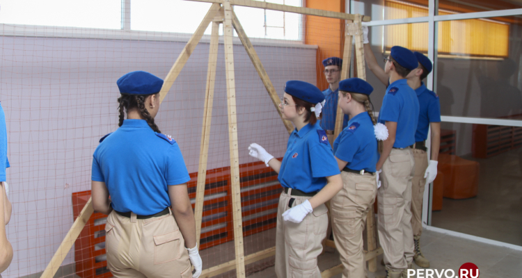 В школе №6 ученики плетут маскировочные сети