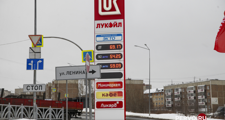 На АЗС продолжает дорожать бензин и дизельное топливо