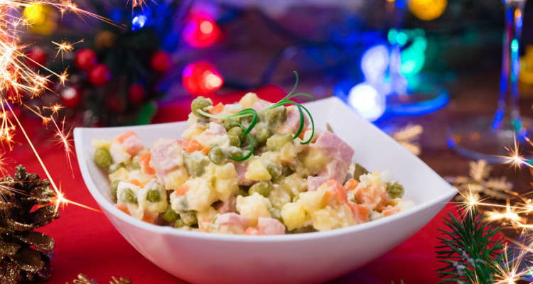 Росстат назвал самый дорогой салат на Новый год